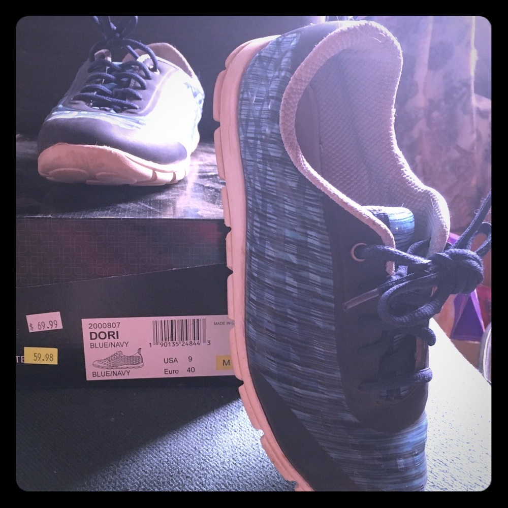 Nursemate Tennis Shoes - gently used size 9M